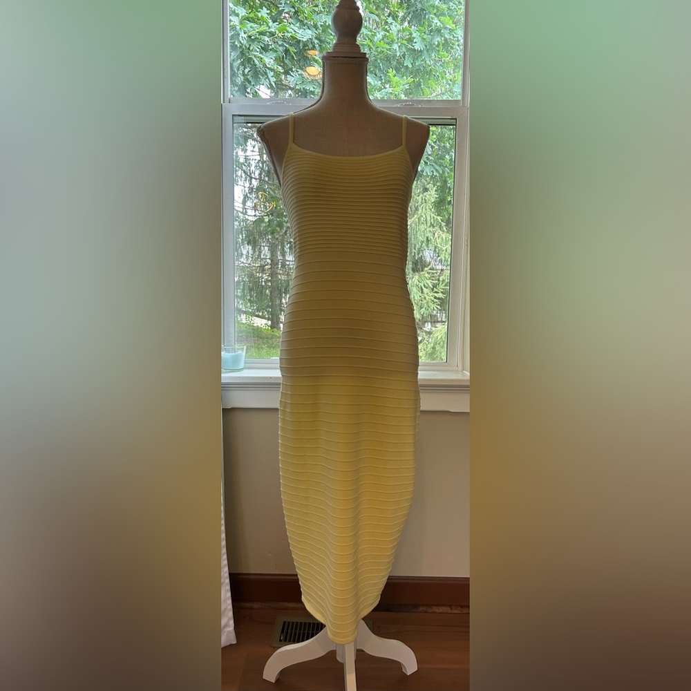 Beautiful Express Yellow Sleeveless Dress Size Small NWT🤩